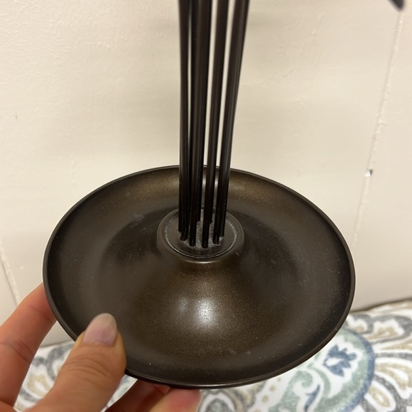 Umbra | Metal Leaf Jewellery Holder - Picture 3 of 3